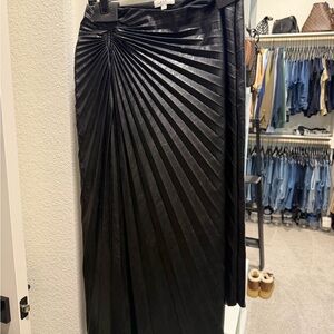 A elegant Black Pleated Skirt, beautiful and worn once. Size 6